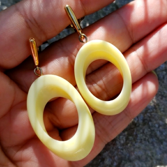 Vintage Trifari MOD Lucite Dangle Disk Earrings - Picture 2 of 6